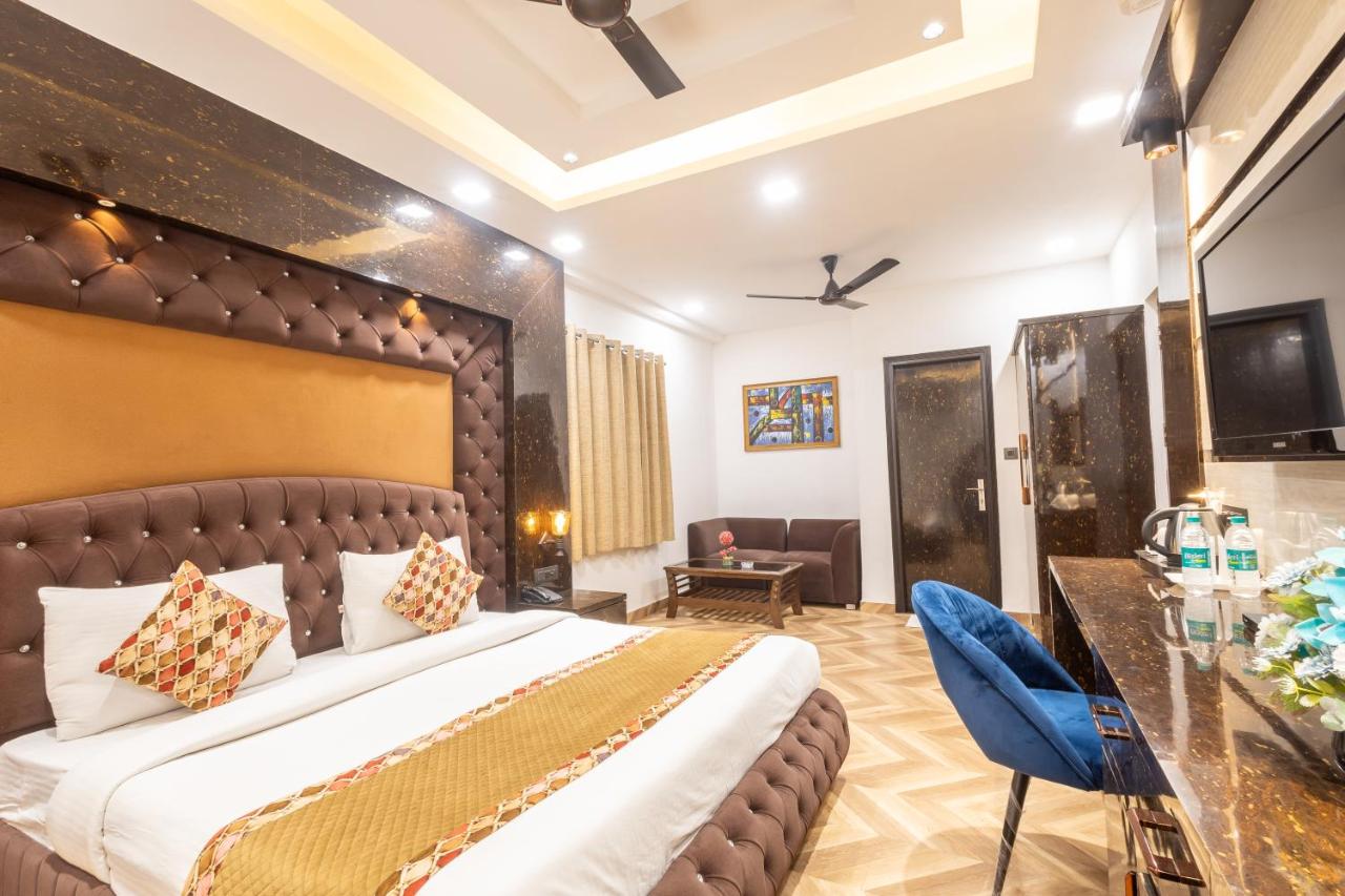 Hotel Cosmo - Budget stay in Karol Bagh