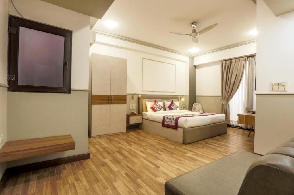 Hotel Emerald - Budget stay in Noida 