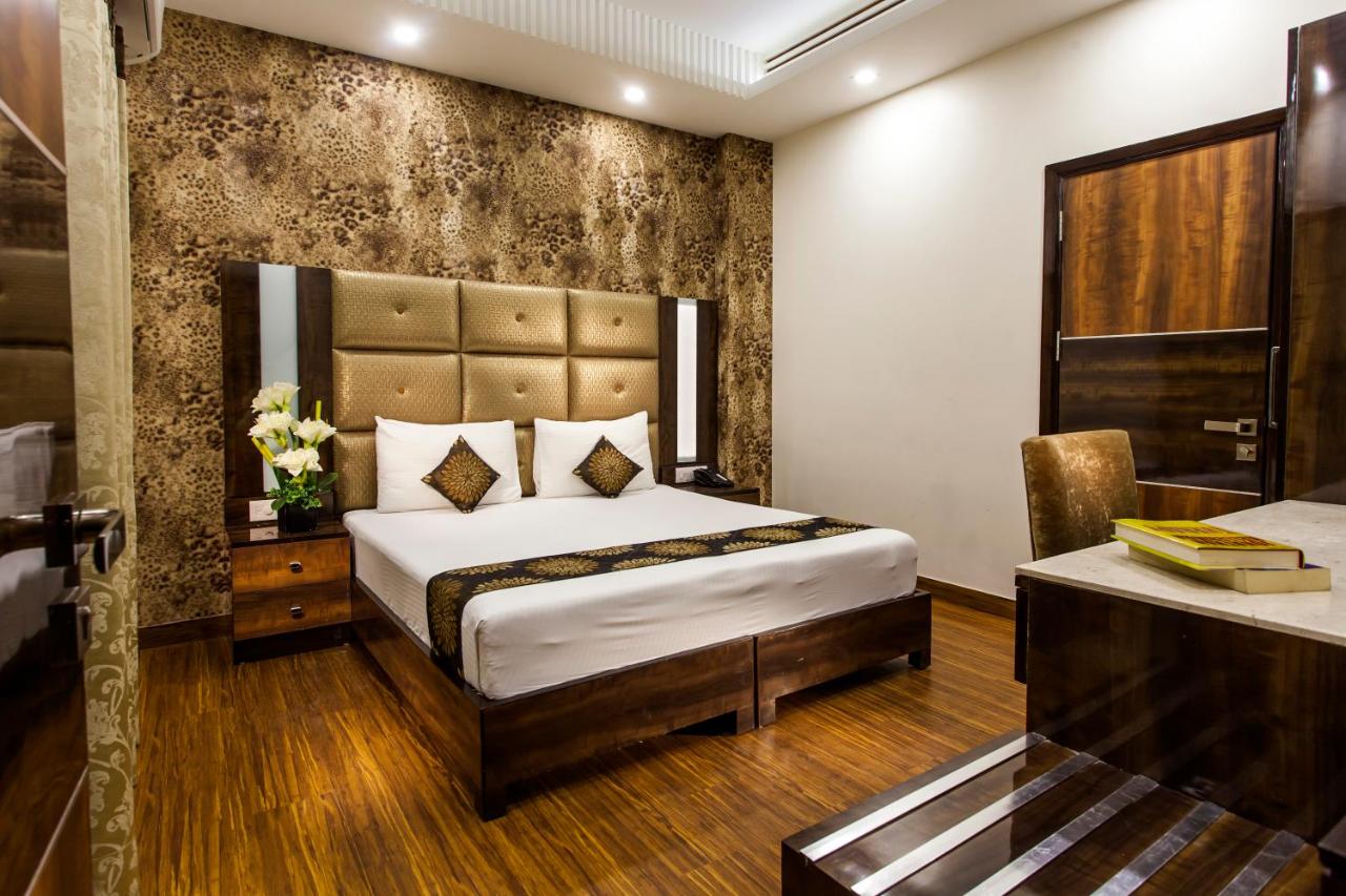 Hotel Sun Star Heritage - Mid range stay in Karol Bagh